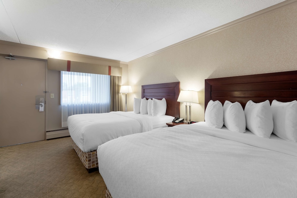 Suite, 2 Queen Beds, Non Smoking, Refrigerator photo 1