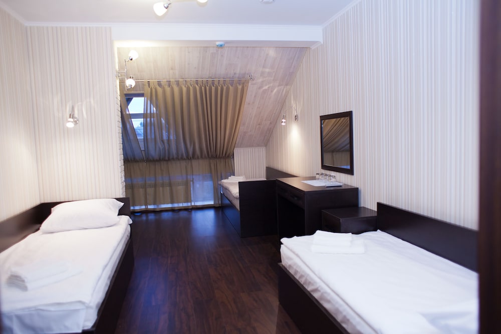 Standard Room, Shared Bathroom (5 Twin Beds )