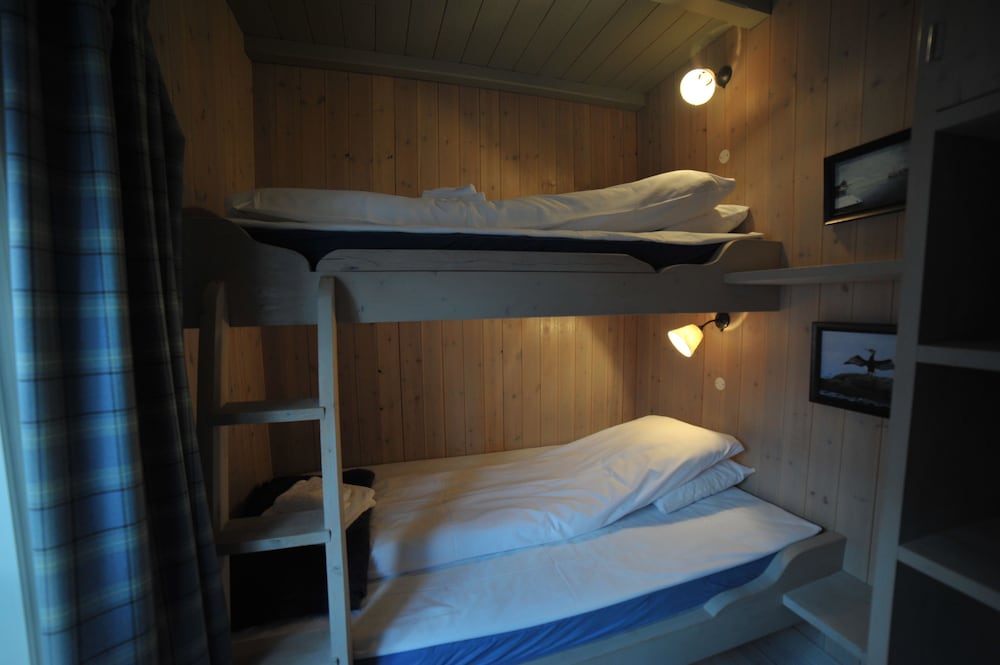 2-bedroom Superior rorbu cabin with sea view photo 2
