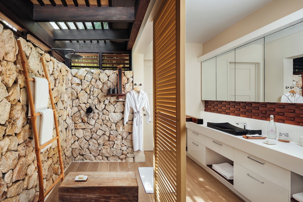 Five-bedroom Marina Pool Residence