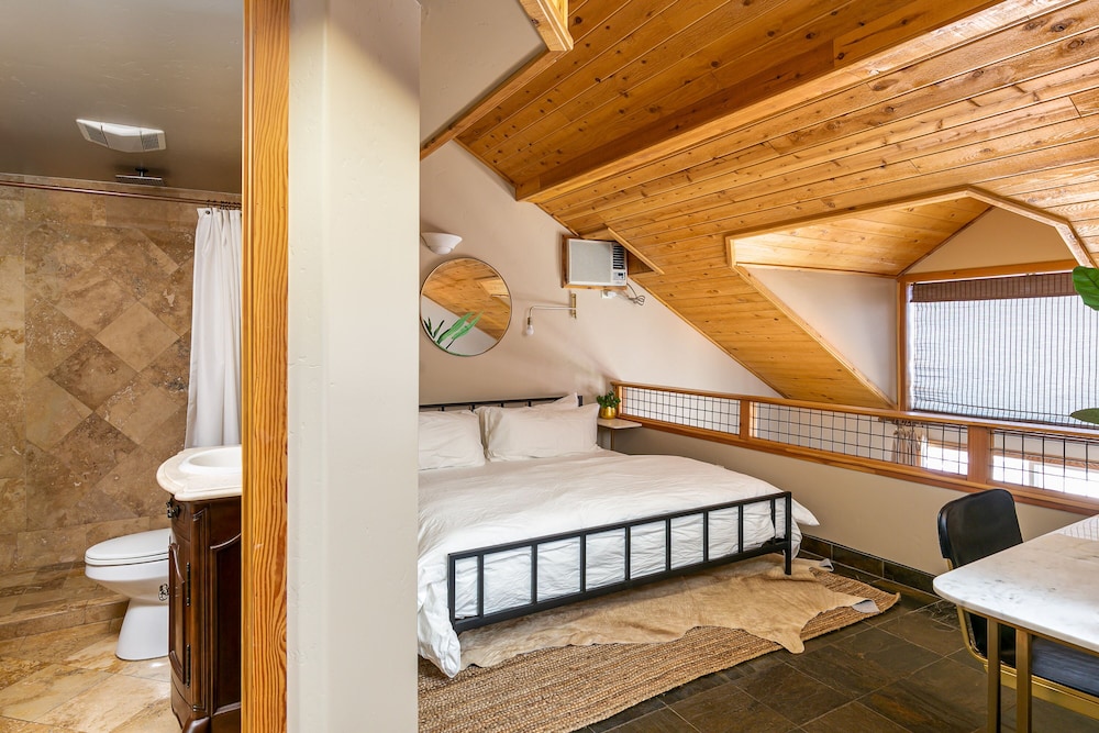 Suite, 1 King Bed, Terrace photo 3