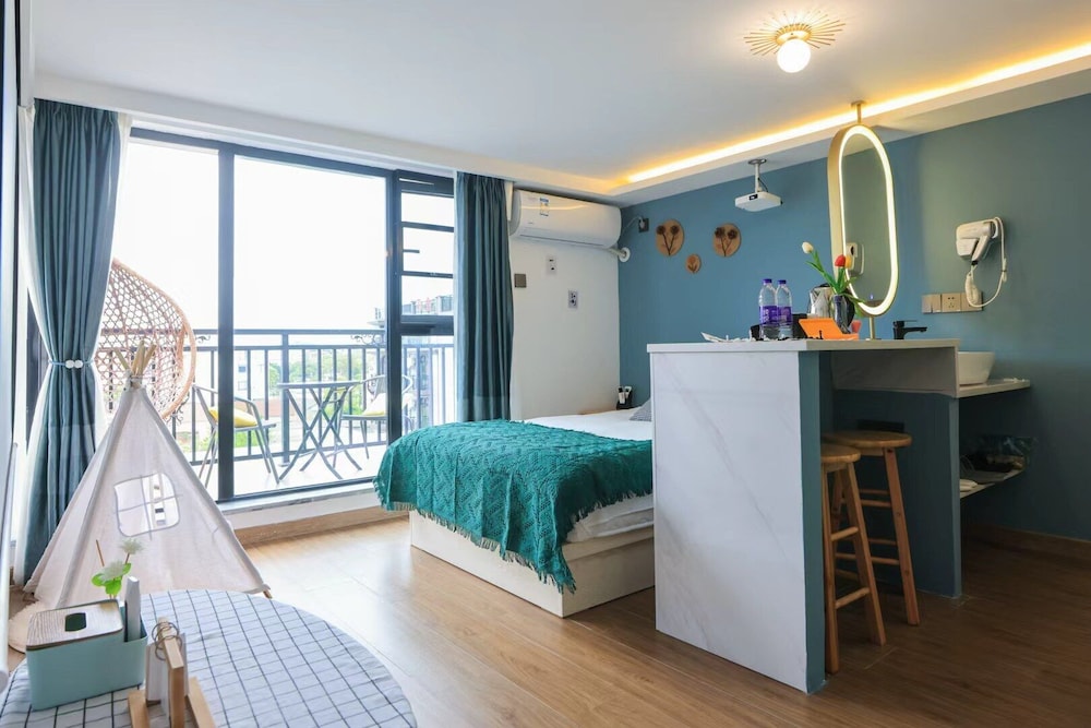 Luxury Triple Room, Courtyard View