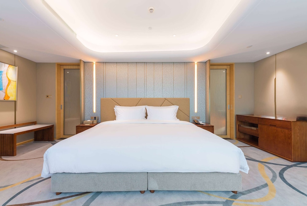 Deluxe Room, 1 King Bed, Non Smoking (Hollywood Deluxe)