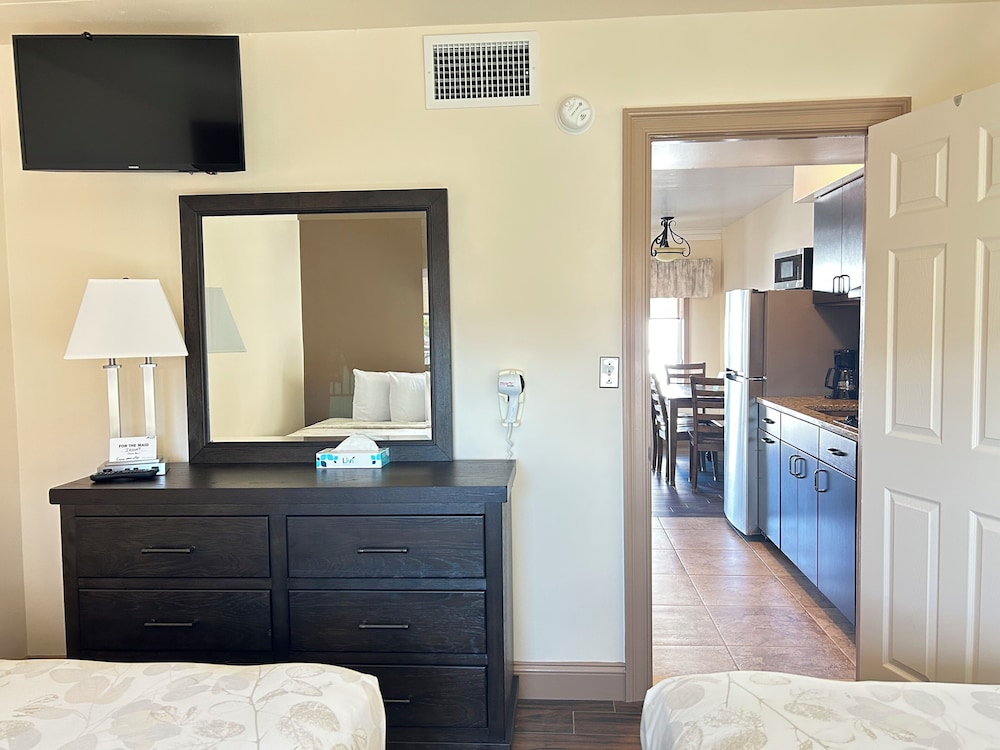 Family Suite, 1 Bedroom, Kitchenette, Corner photo 1