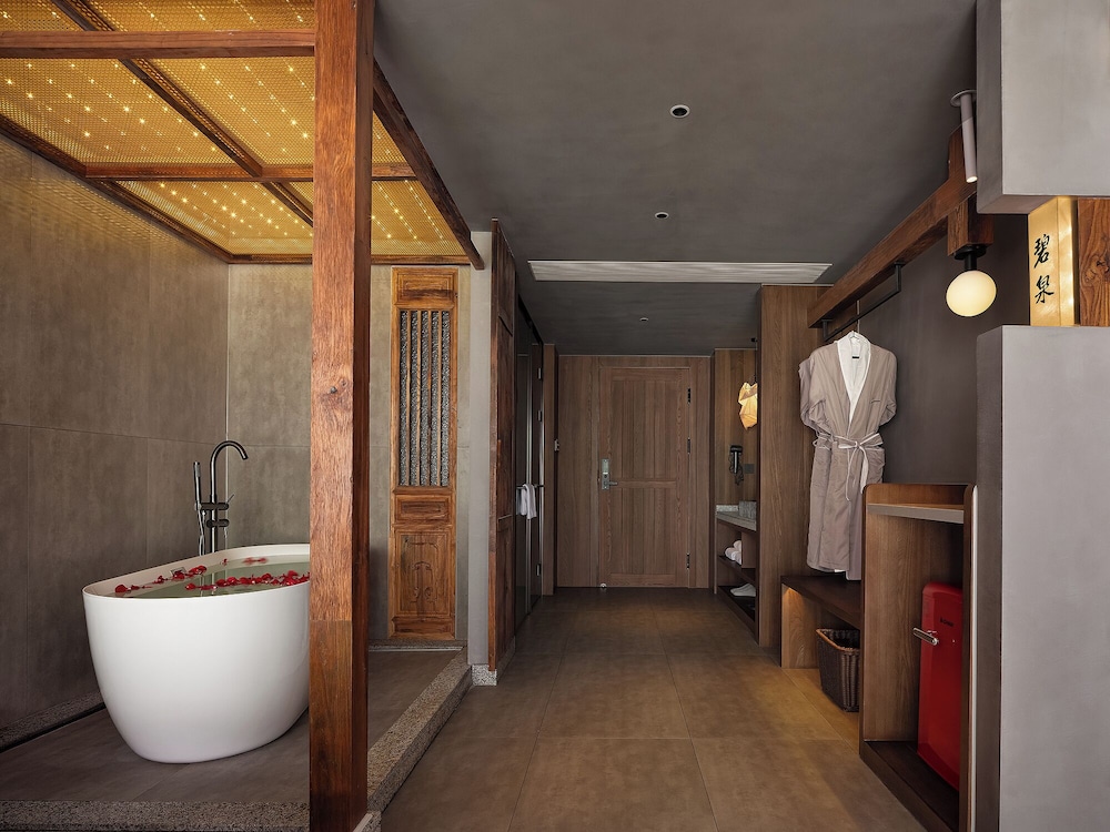 Double Room, Hill View