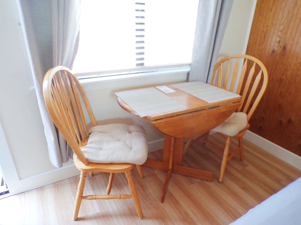 Family Rooms for Four - 2 queen beds - 1 Room photo 2