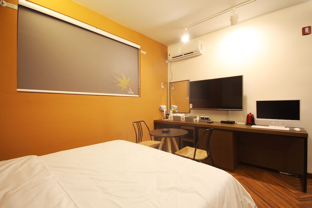 Deluxe Double Room, Non Smoking - Photo 16