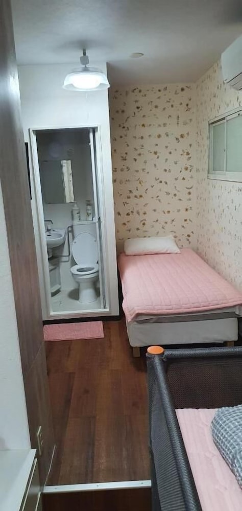 205_Quadruple Room (All-in one bathroom, No smoking) photo 2