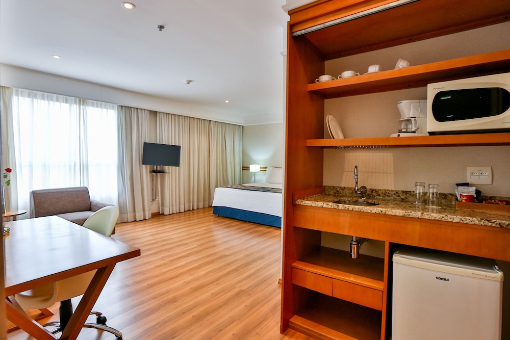 Deluxe Suite, 1 King Bed - Photo 7