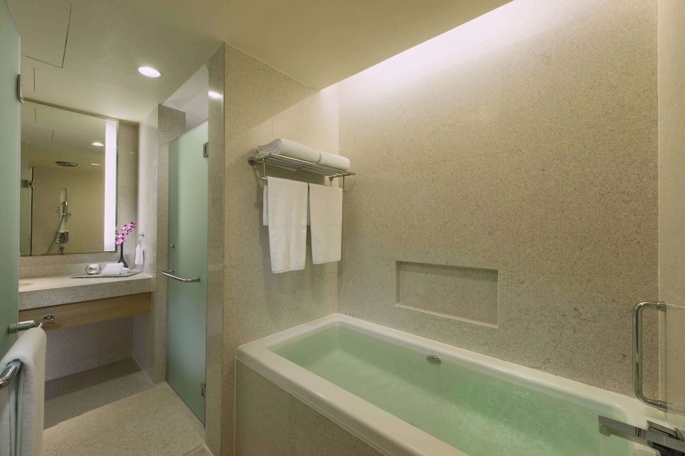 Suite, 1 King Bed, Terrace thumbnail 5