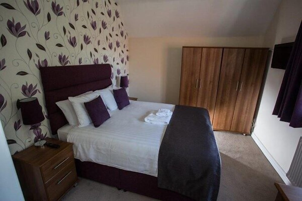 Room (The Lodge at Mere Court) photo 2