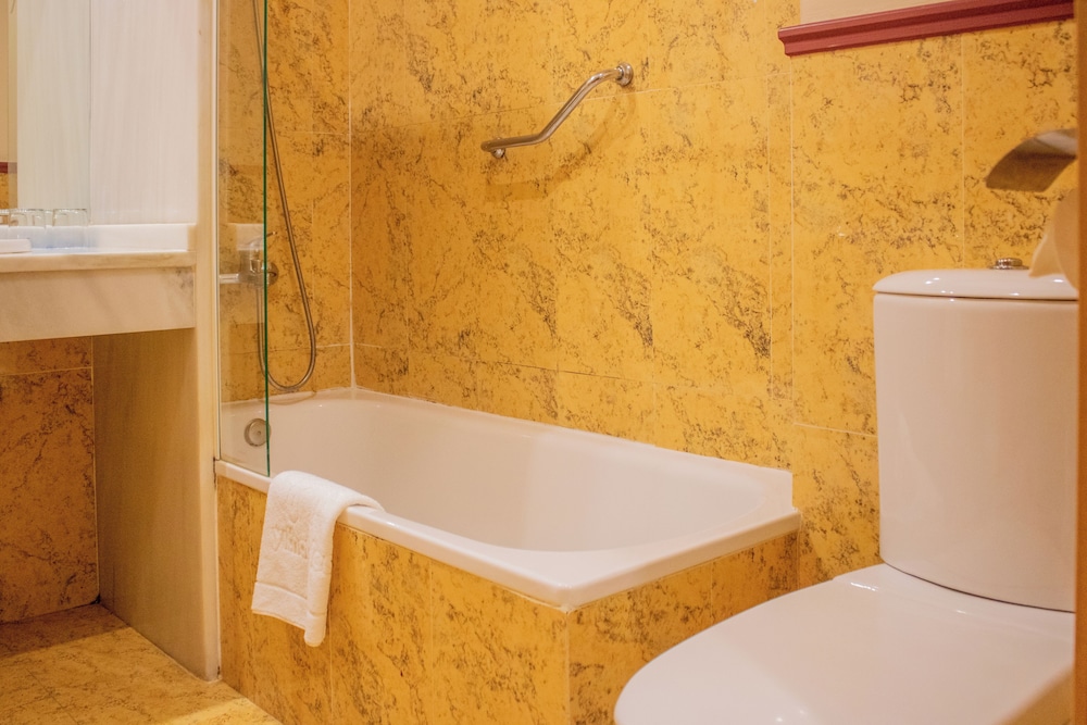 Suite - Photo 9
