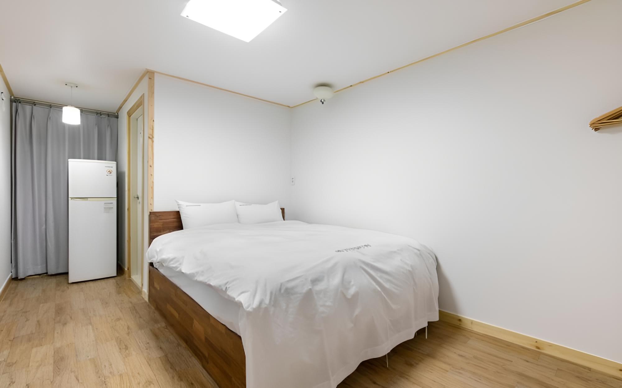 Room (Room 201) - Photo 2