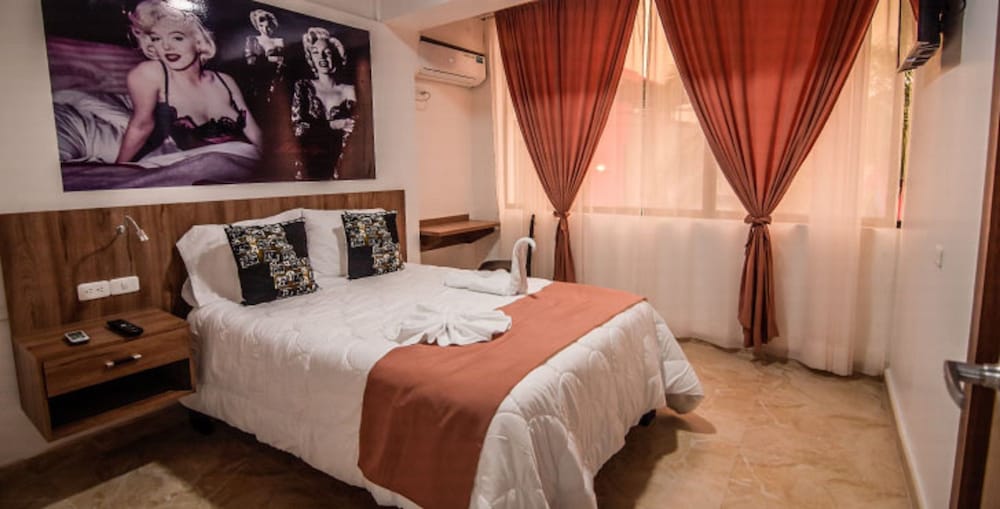 Double Room, 2 Double Beds, Private Bathroom (Twin Room)