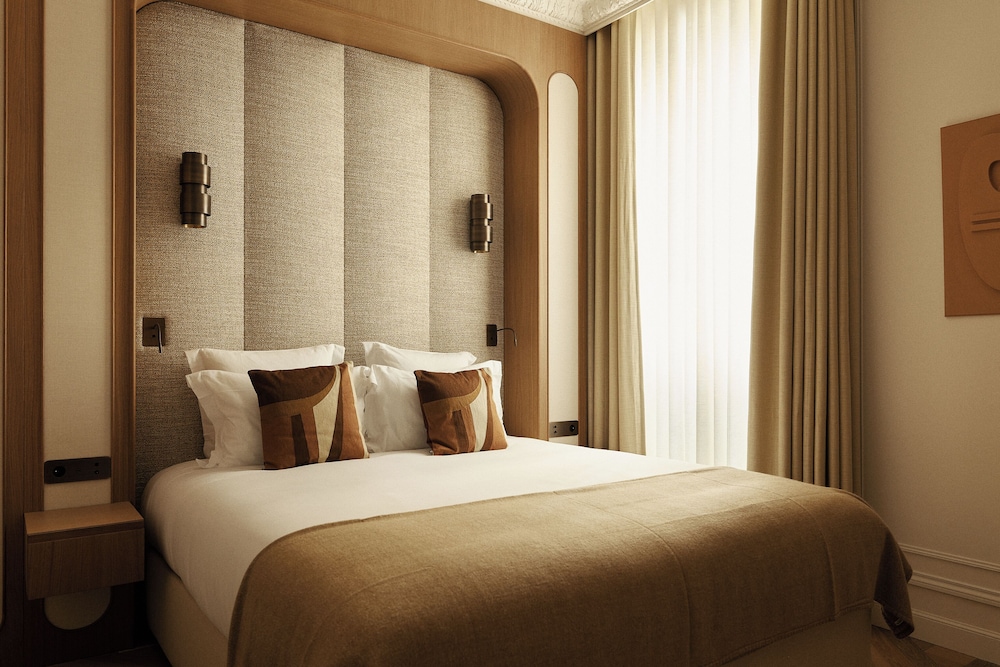 Signature Suite, 3 Bedrooms, City View photo 2