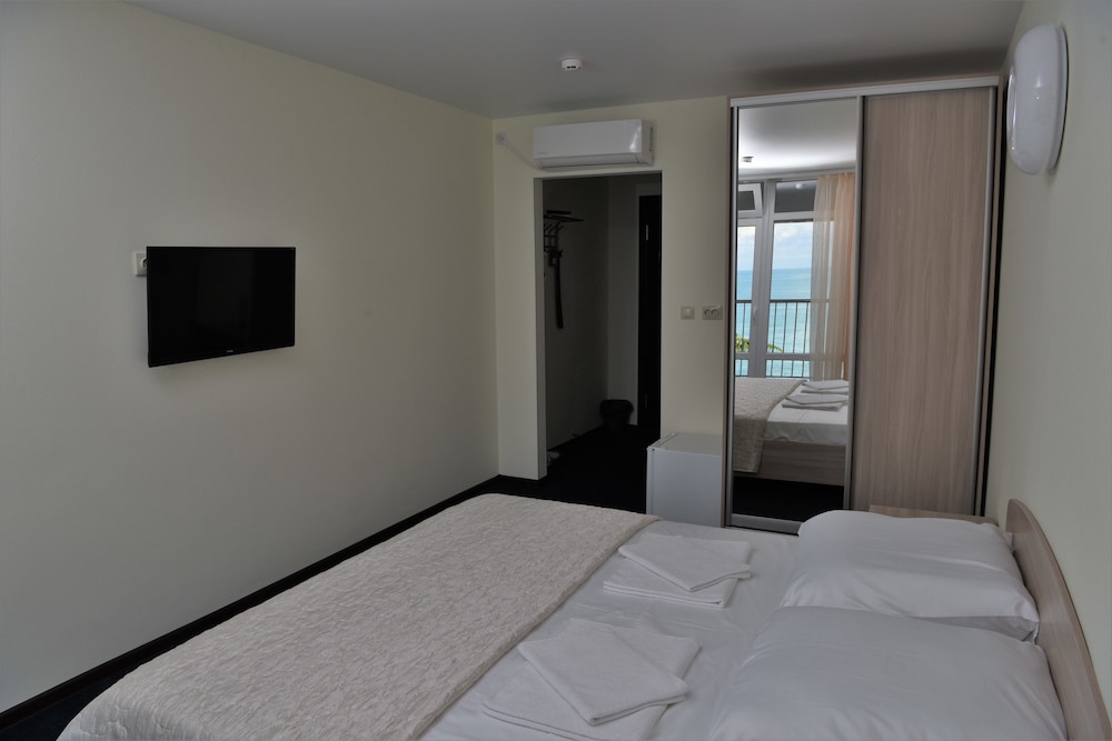 Superior Double Room, Balcony, Sea View photo 2