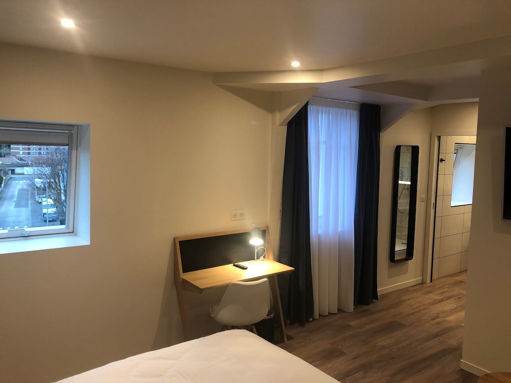 Suite - Photo 7