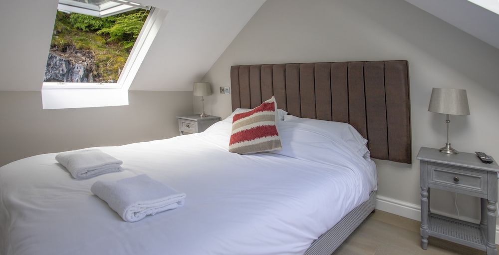 Gatekeepers Cottage 2 Bedrooms with Hot Tub photo 3