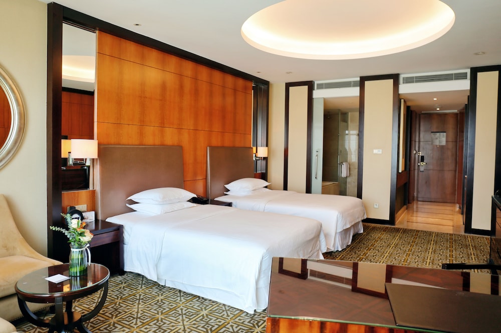 Superior Room, 2 Twin Beds, Smoking, City View photo 3