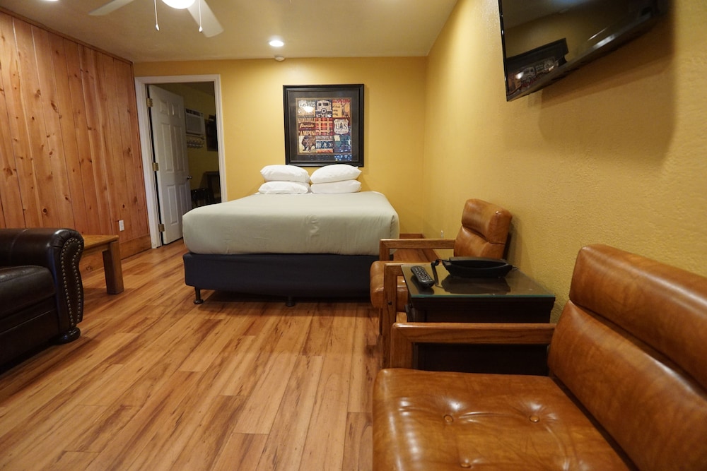 Family Suite, 2 Queen Bed and 2 Single Bed photo 2