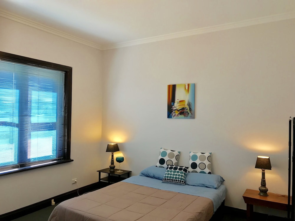 House, 3 Bedrooms photo 3