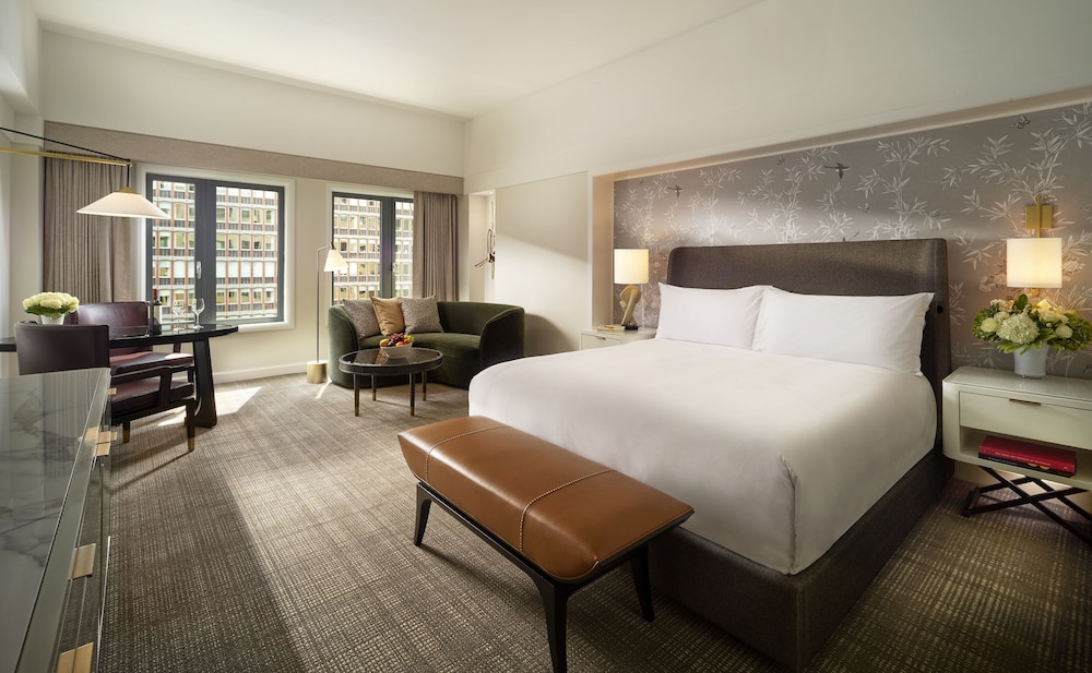 Deluxe Room, 1 King Bed, Accessible (Roll-In Shower)