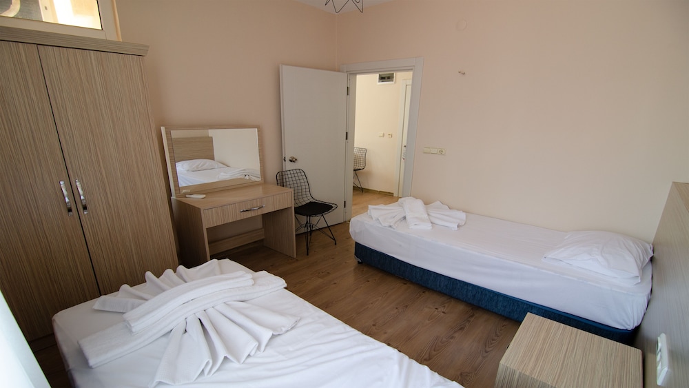 Standard Room, Non Smoking, Mountain View photo 3