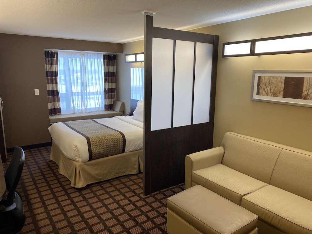 Suite, 1 Queen Bed with Sofa bed, Accessible Non Smoking photo 2