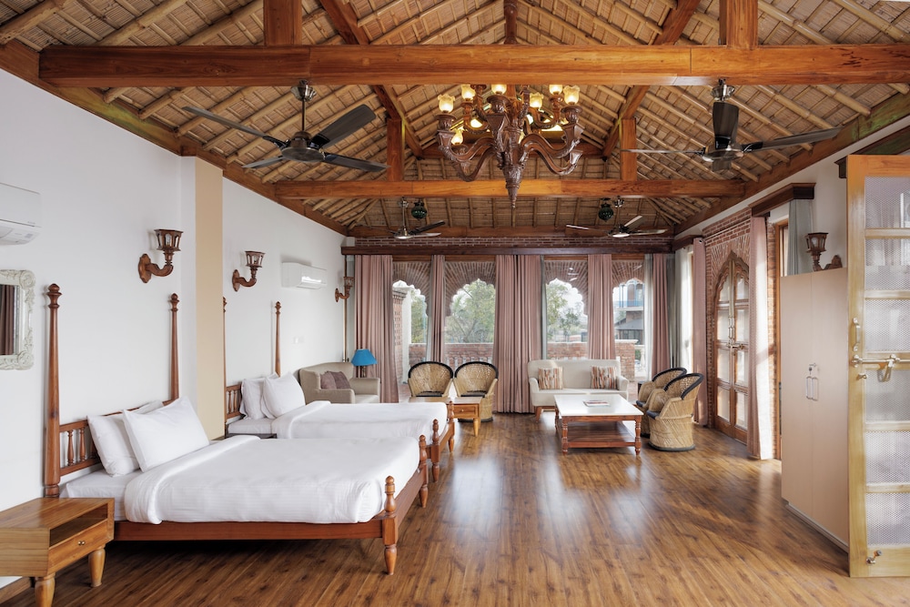 Elite Suite, 1 King Bed, Pool View photo 2