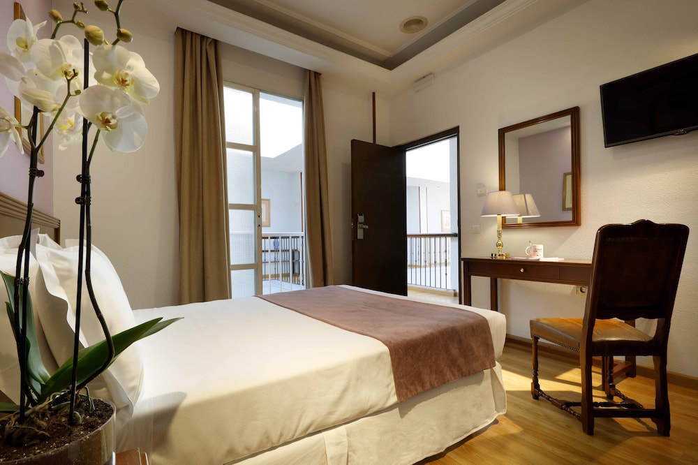 Double or Twin Room - Photo 3