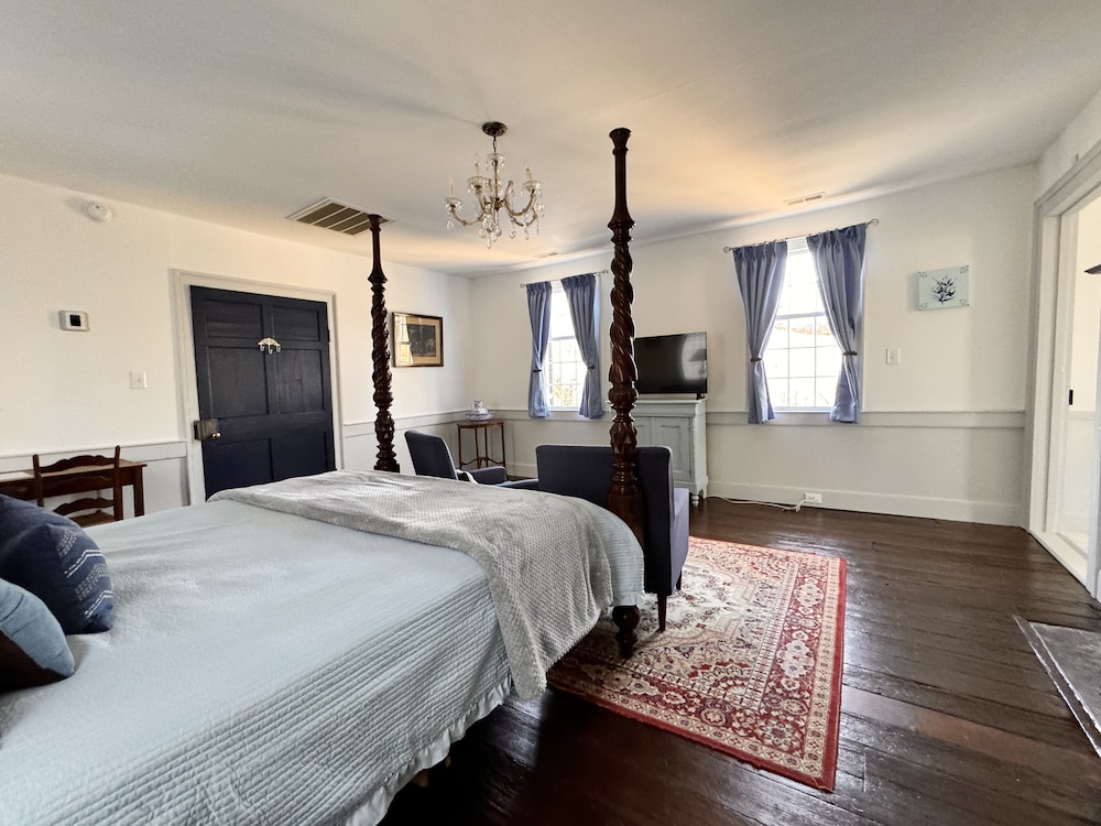 Miss Mildred Suite photo 2