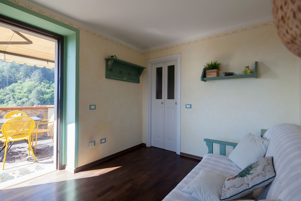 Family Apartment, 2 Bedrooms, Terrace, Valley View photo 3