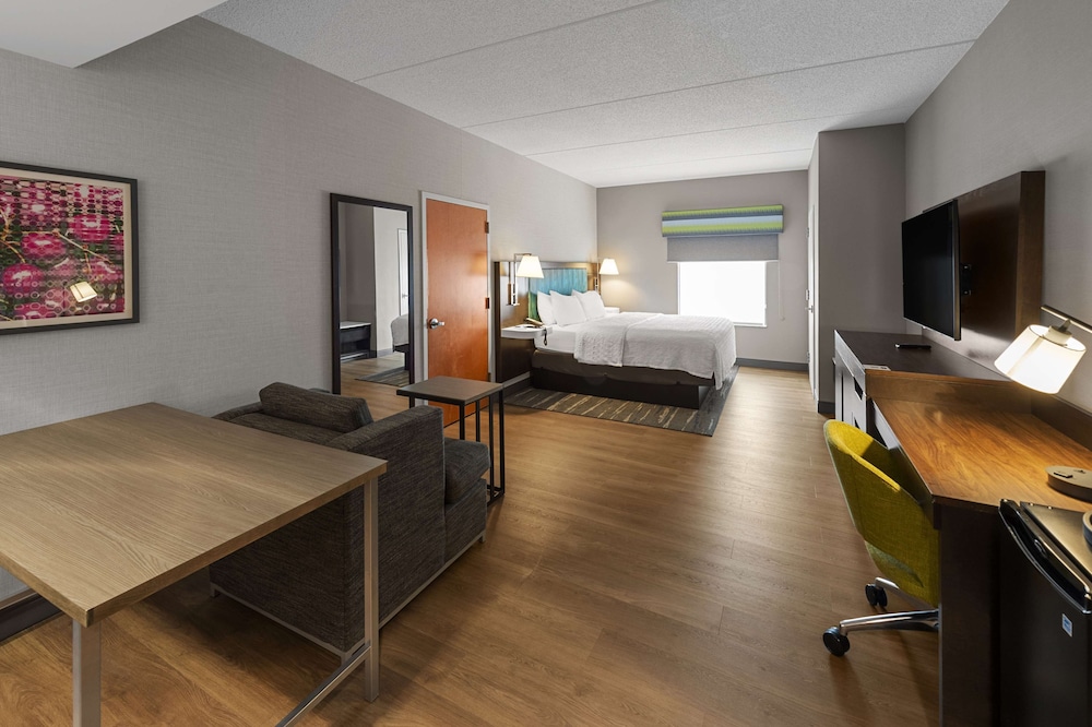 Room, 1 King Bed, Accessible - Photo 2