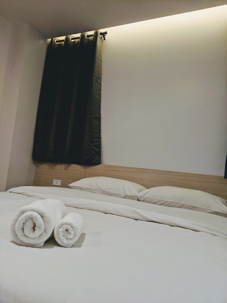 Deluxe Room, 1 Queen Bed, Non Smoking, Private Bathroom photo 3