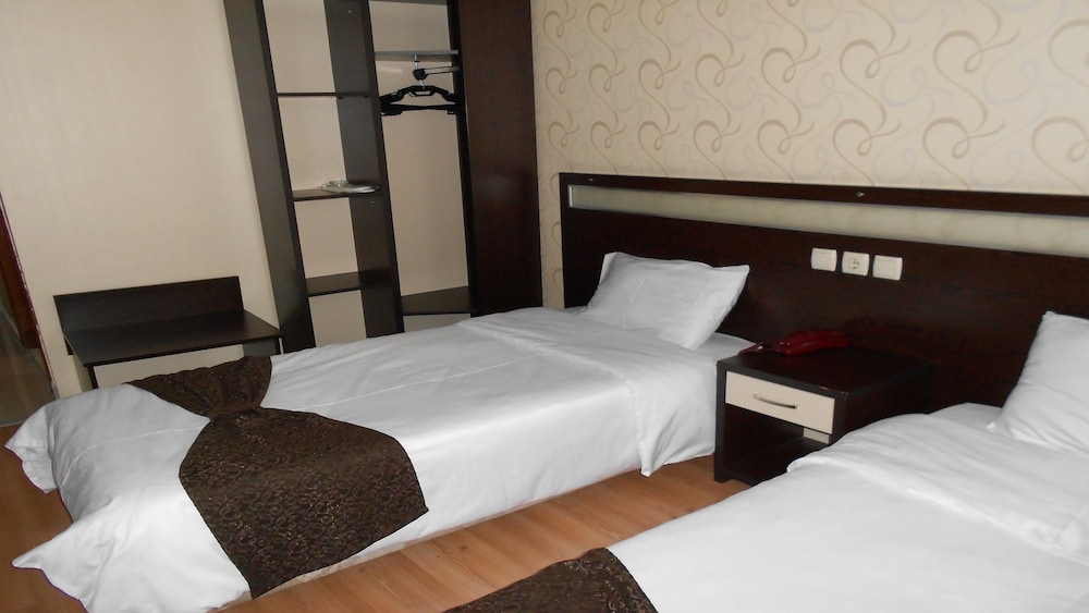 Standard Double or Twin Room - Photo 3