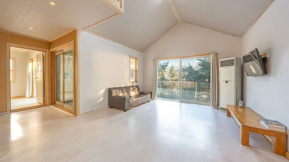 Basic Room, 2 Bedrooms (B 201 (Private room/private BBQ/Pet))
