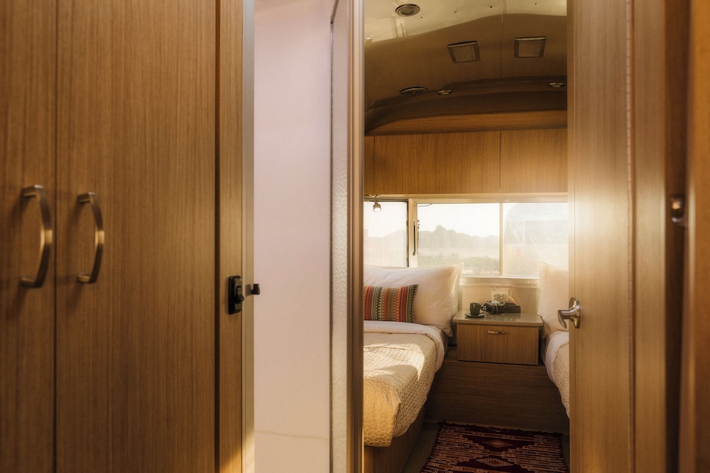 Room, 2 Twin Beds (Valley Caravan)