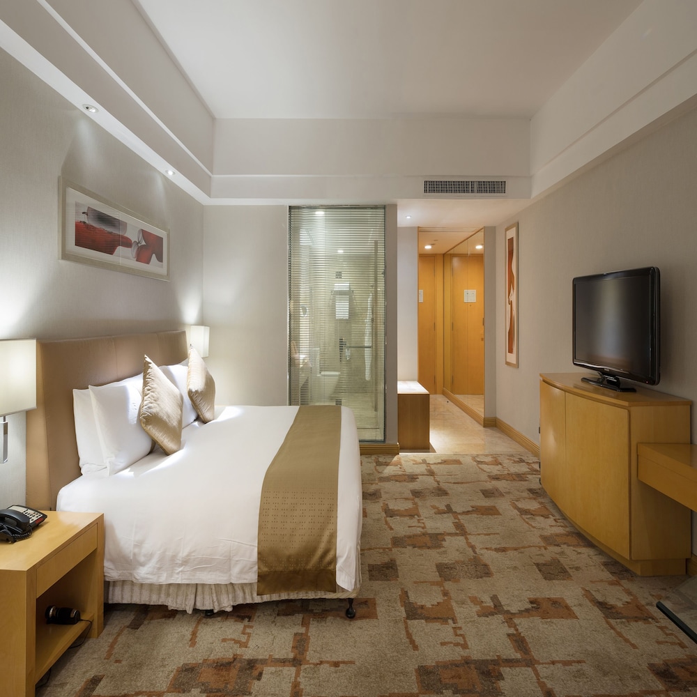 Deluxe Room, 1 King Bed photo 2
