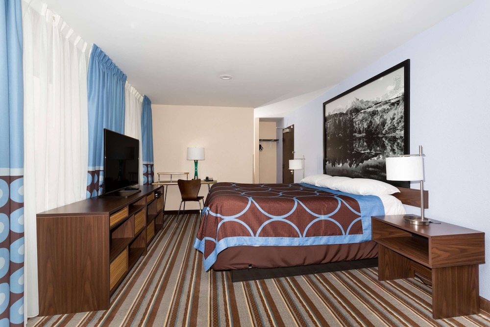 Room, 1 Queen Bed, Non Smoking, Ground Floor (First Floor) - Photo 3
