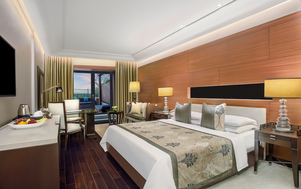 Club Room, Terrace (Royal) - Photo 1