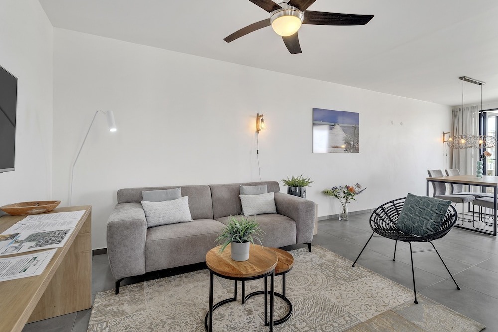 Grand Penthouse, 2 Bedrooms, Ocean View