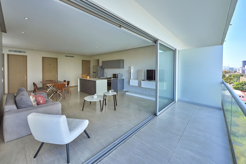Apartment, 3 Bedrooms - Photo 3