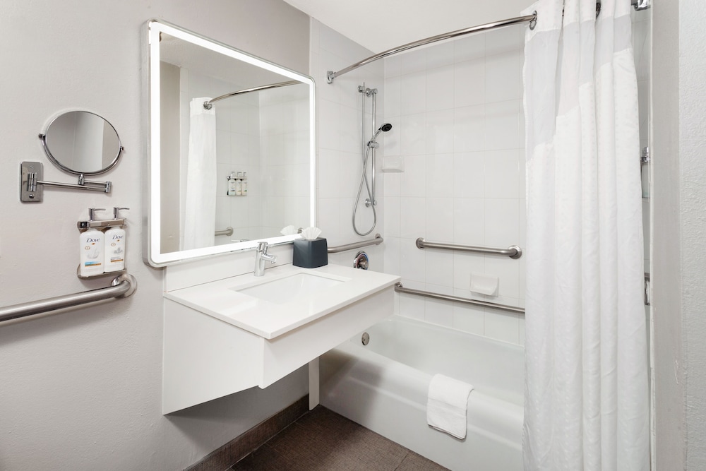 Standard Room, 1 King Bed, Accessible (Communications) - Photo 6