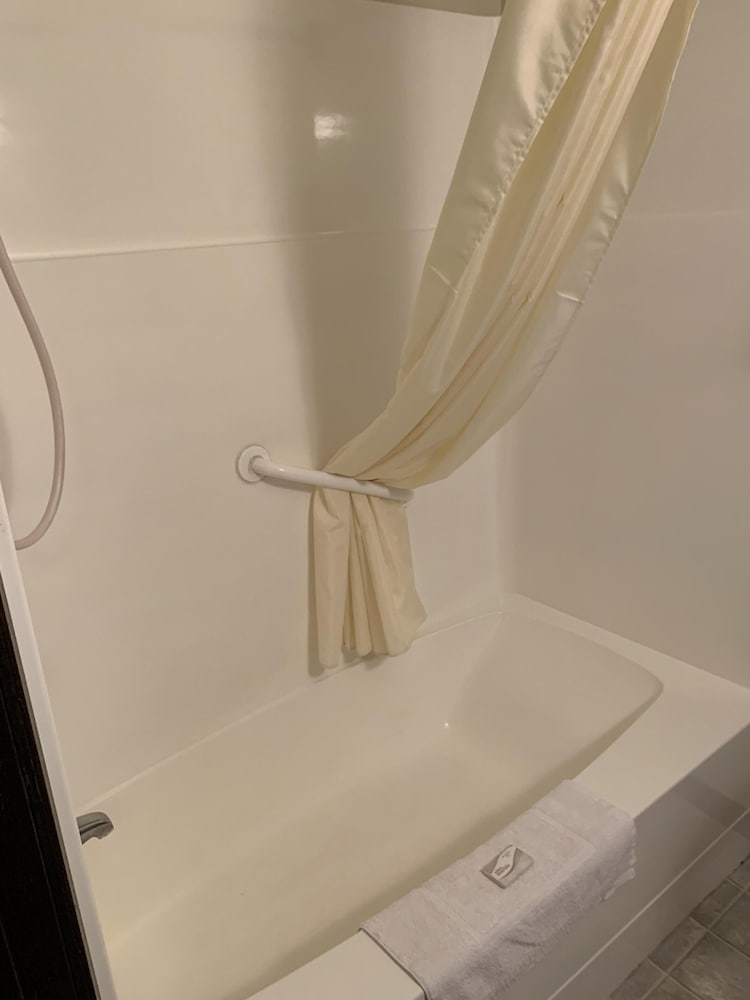 Quadruple Room, Ensuite (Queen Double Handicap) photo 2
