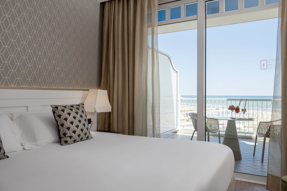 Deluxe Room, Balcony, Sea Facing - Photo 9
