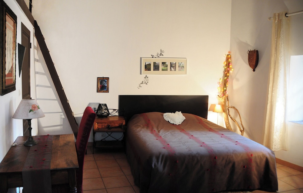 Standard Double Room photo 2