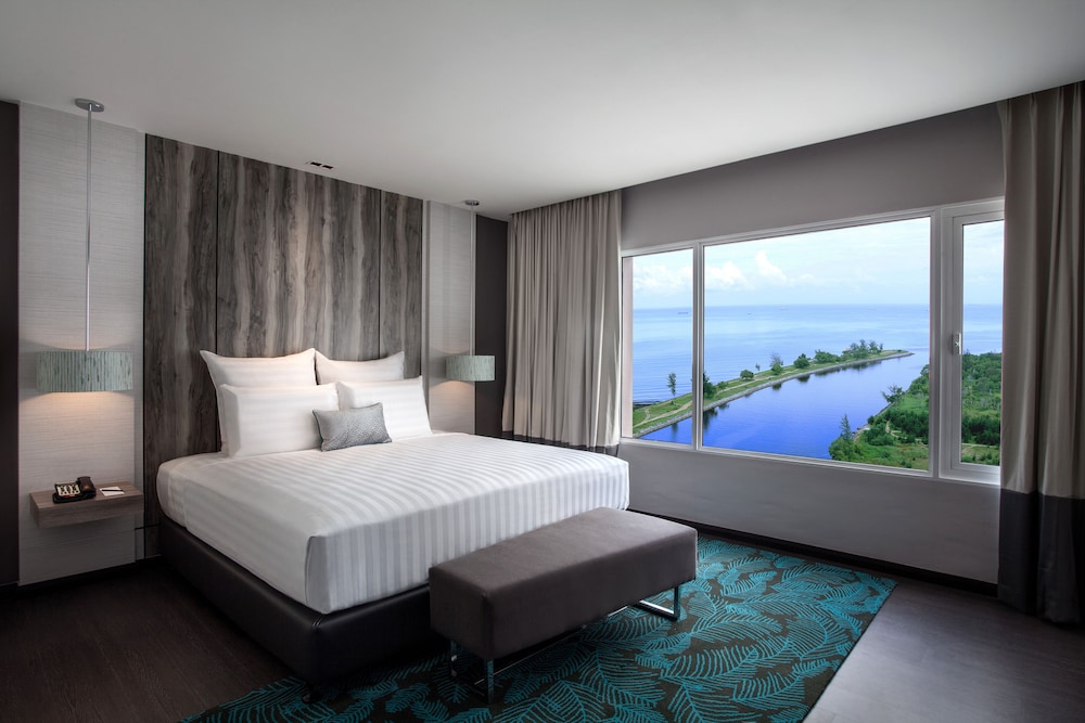 Superior Room, 1 King Bed, City View photo 3