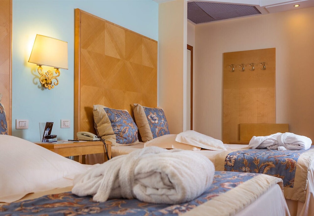 Standard Triple Room photo 2