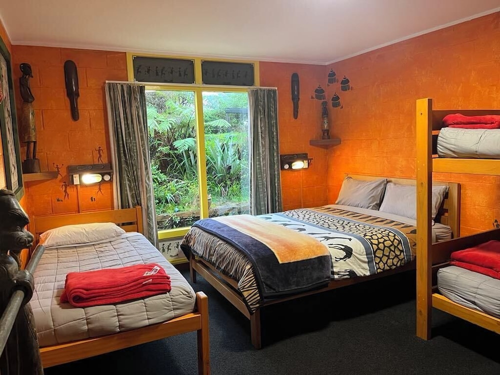 4 Bed Private Room photo 1