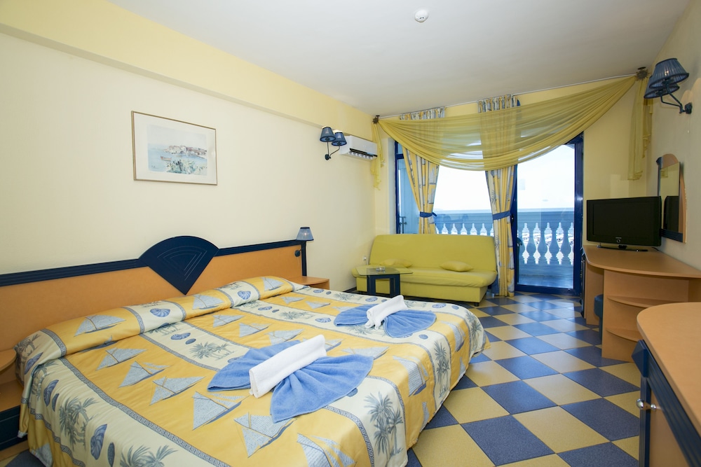 Double Room, Sea View thumbnail 6